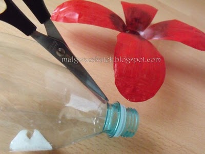 Как сделать цветы из бутылки